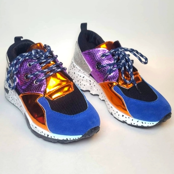 Sneakers - Picture 1 of 2